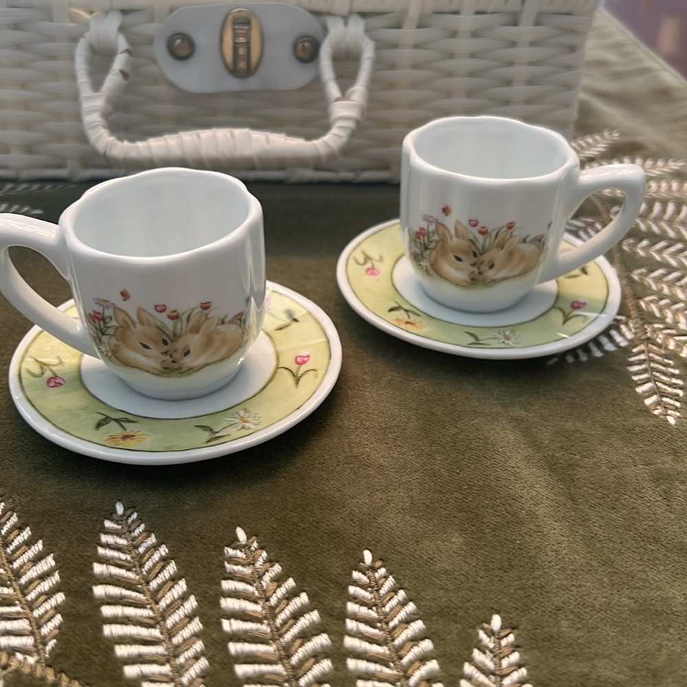 Vintage, MCM. ￼ children’s five and over, porcelain tea set, with basket. - Picture 6 of 13
